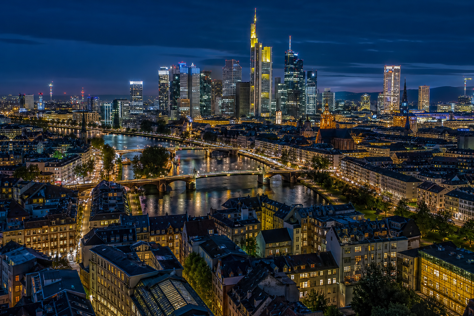 Internationale Skyline bei Nacht — globale Präsenz